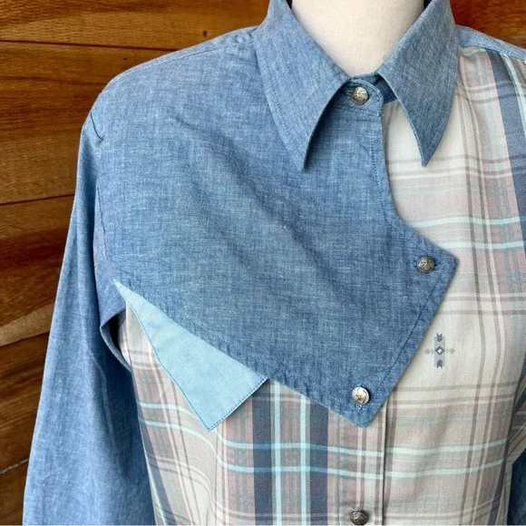 Women’s Vintage Nineties Light Blue Southwest Print Long Sleeve Western Shirt - Picture 3 of 10